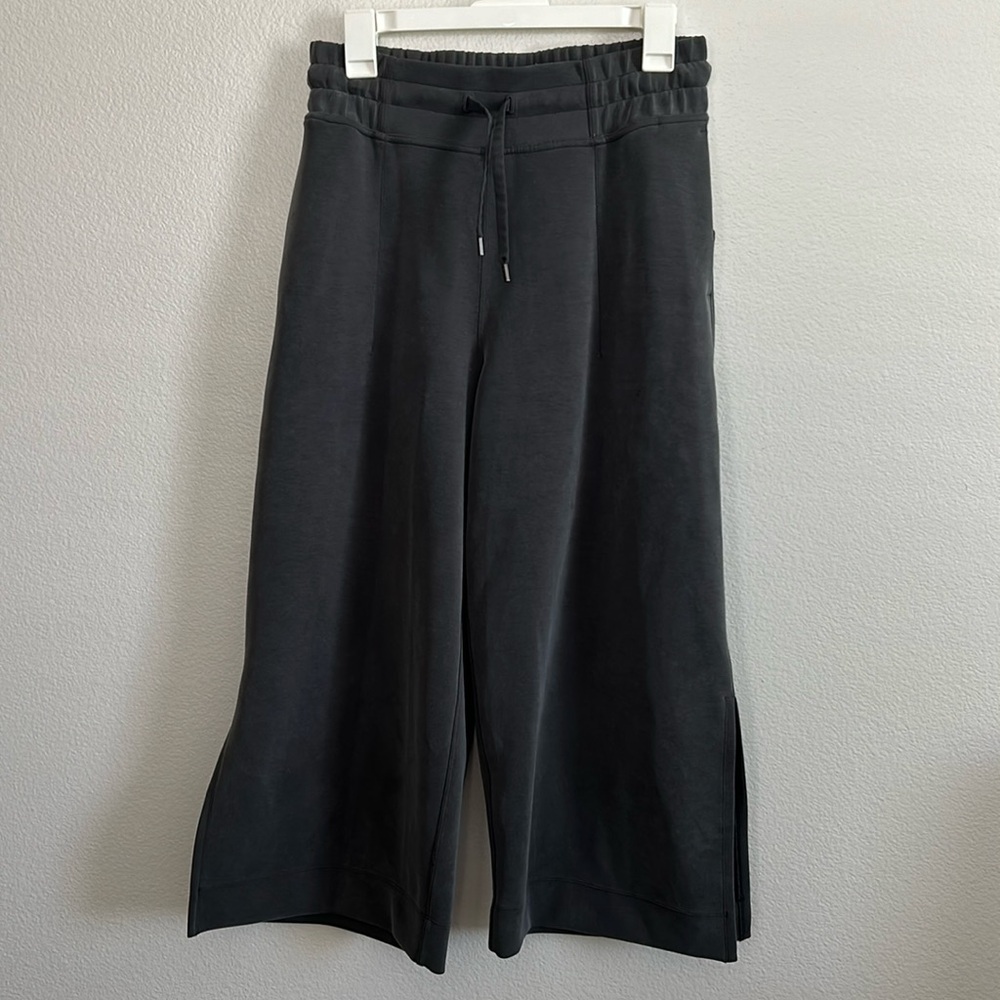 Like new lululemon LAB pants